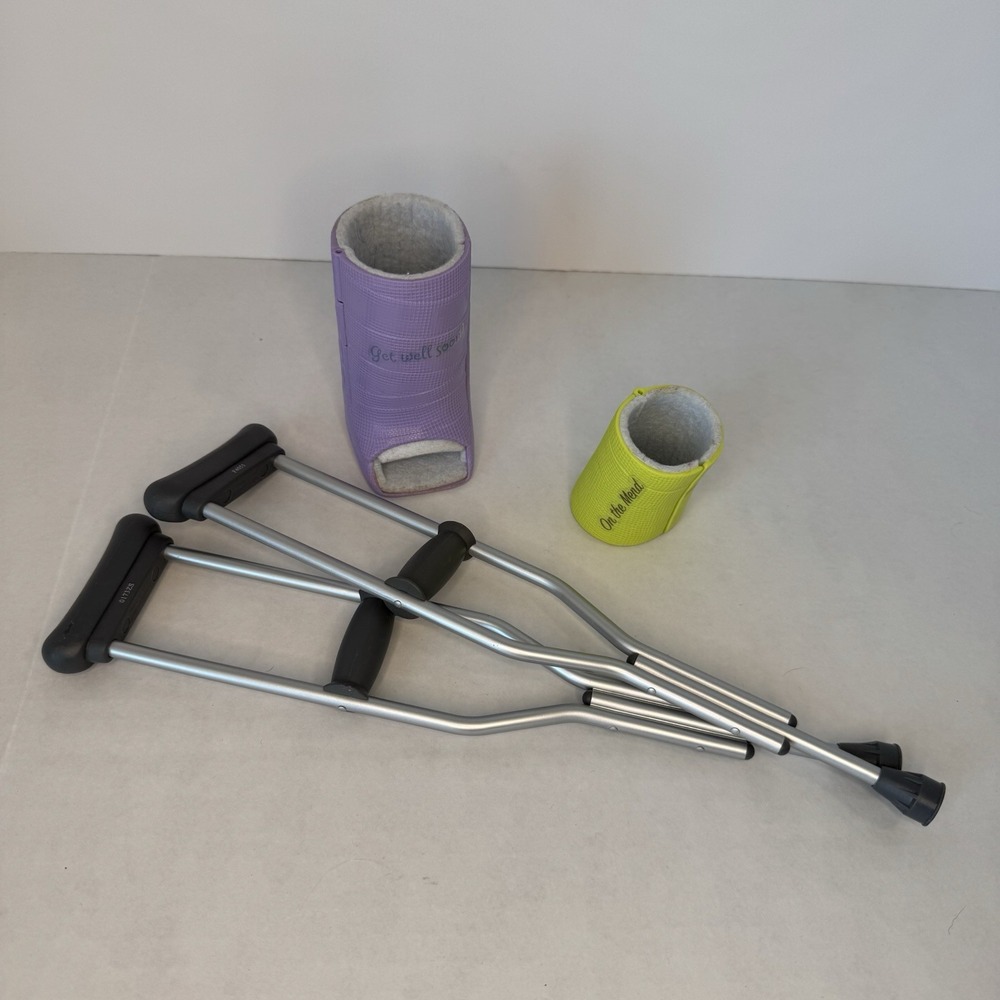 AMERICAN GIRL Feel Better‎ Kit (Crutches, Leg Cast & Arm Cast)